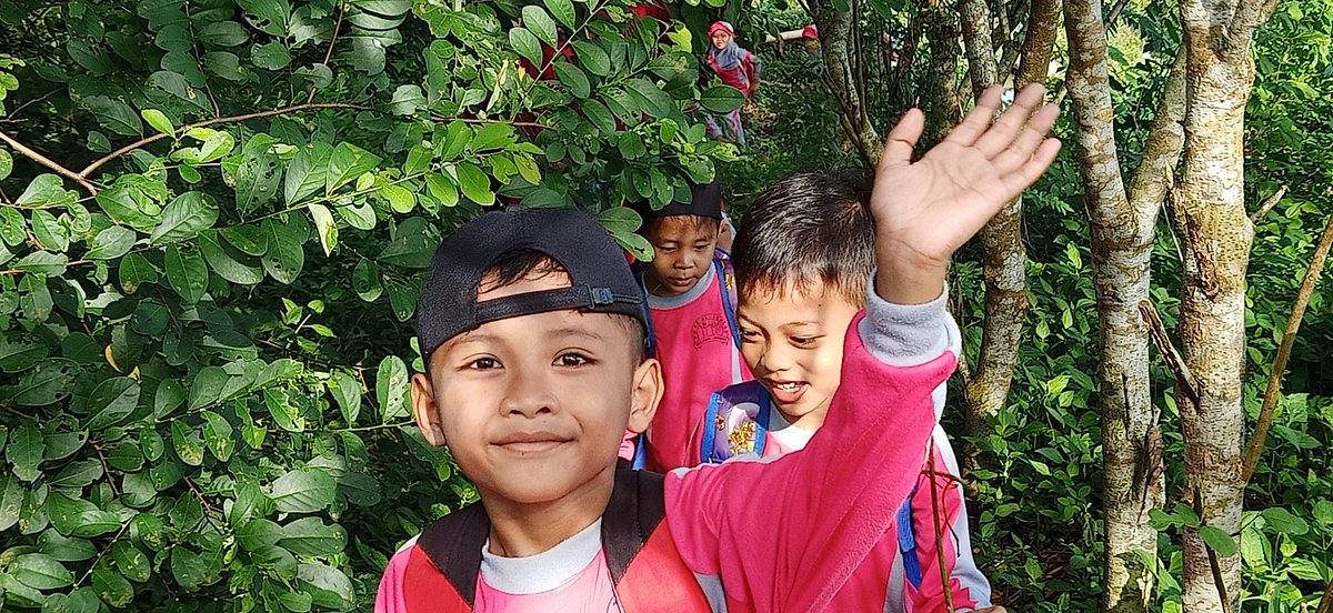 #PemulihanEkonomiDariDesa
Outbond siswa TK
<a href="/jokowi/">Joko Widodo</a> 
<a href="/halimiskandarnu/">ABDUL HALIM ISKANDAR</a>
<a href="/imansyukri/">Iman Sukri</a>
<a href="/malik_haramain/">malikharamain</a>
<a href="/taufikmadjid71/">IG : taufik.madjid</a>
<a href="/rosyidah/">rosyidah rahmawatie</a>
@yusradaridesa
@fachrilabalado
<a href="/Pusat_PPMD/">Pusat PPMD</a>
<a href="/kemendesapdtt/">kemendesapdtt</a>
<a href="/SukoyoKasekpro/">Sukoyo</a>
<a href="/azzameldzikrie/">#SantriIndonesia</a>
<a href="/tppkemendes/">TPP KEMENDES</a>
<a href="/berandadesaID/">#KangenDesa</a>
<a href="/ahmad_dewanto/">Andry Dewanto Ahmad Ahmad</a>
<a href="/Mift4hulMunir/">Miftahul Munir</a>