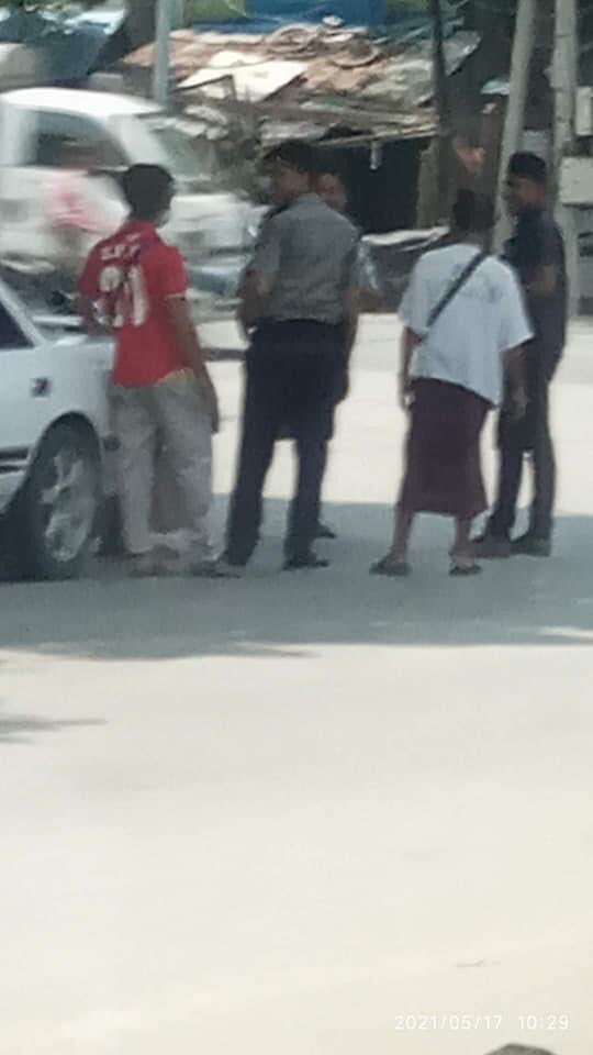 therealyatioo's tweet photo. 17.5.2021 In Mandalay, Terrorists including Plainclothes forcing to stop and inspect the passerby motorcycles near U Pwar Gone Kyaw.

#May17Coup
#WhatsHappeningInMyanmar https://t.co/GEKpdvWR7b