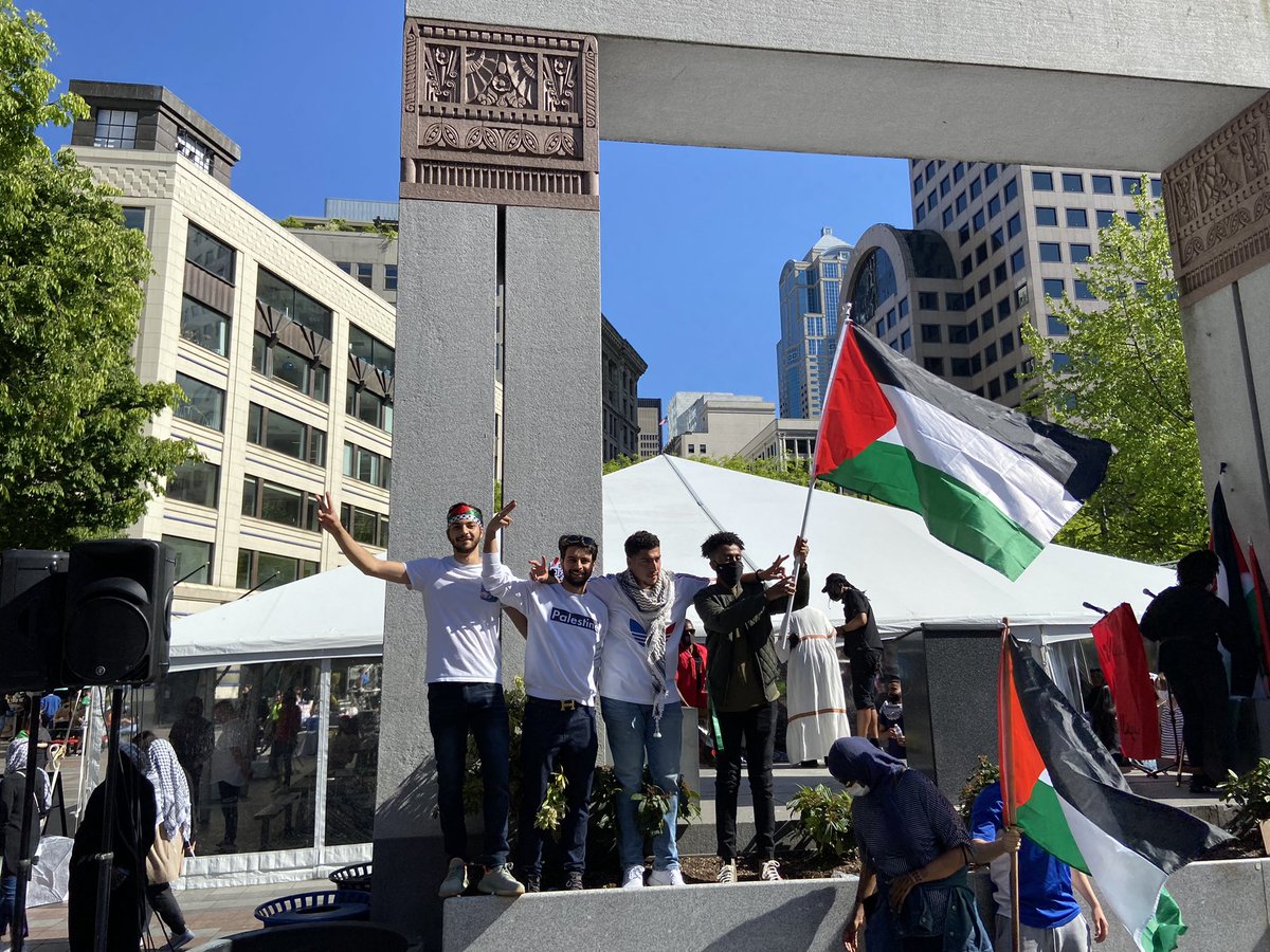 W 🇵🇸 𓂆 tweet media