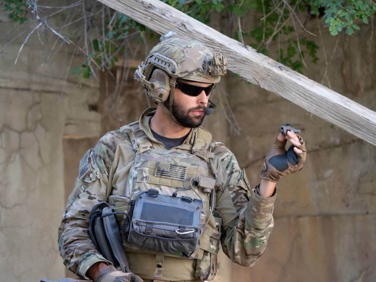 rodriguezhernan's tweet image. Tecnología militar: Los #minidrones espía que están reinventando las operaciones militares. 

Saber lo que se escondía al otro lado de una montaña o a la vuelta de la esquina en una ciudad sitiada hasta ahora podía costar vidas humanas.

elconfidencial.com/tecnologia/202…