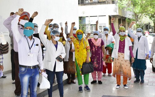 एमपी :  संविदा स्वास्थ्य कर्मचारियों का चरणबद्ध आंदोलन आज से

radarnews.in/staged-movemen…

 #MPNews #NHM #Contracthealthworkers #movement #protest #COVIDEmergency2021 #COVIDSecondWaveInIndia #CoronavirusIndia #MPFightsCorona #CoronaPandemic #CoronaWarriors