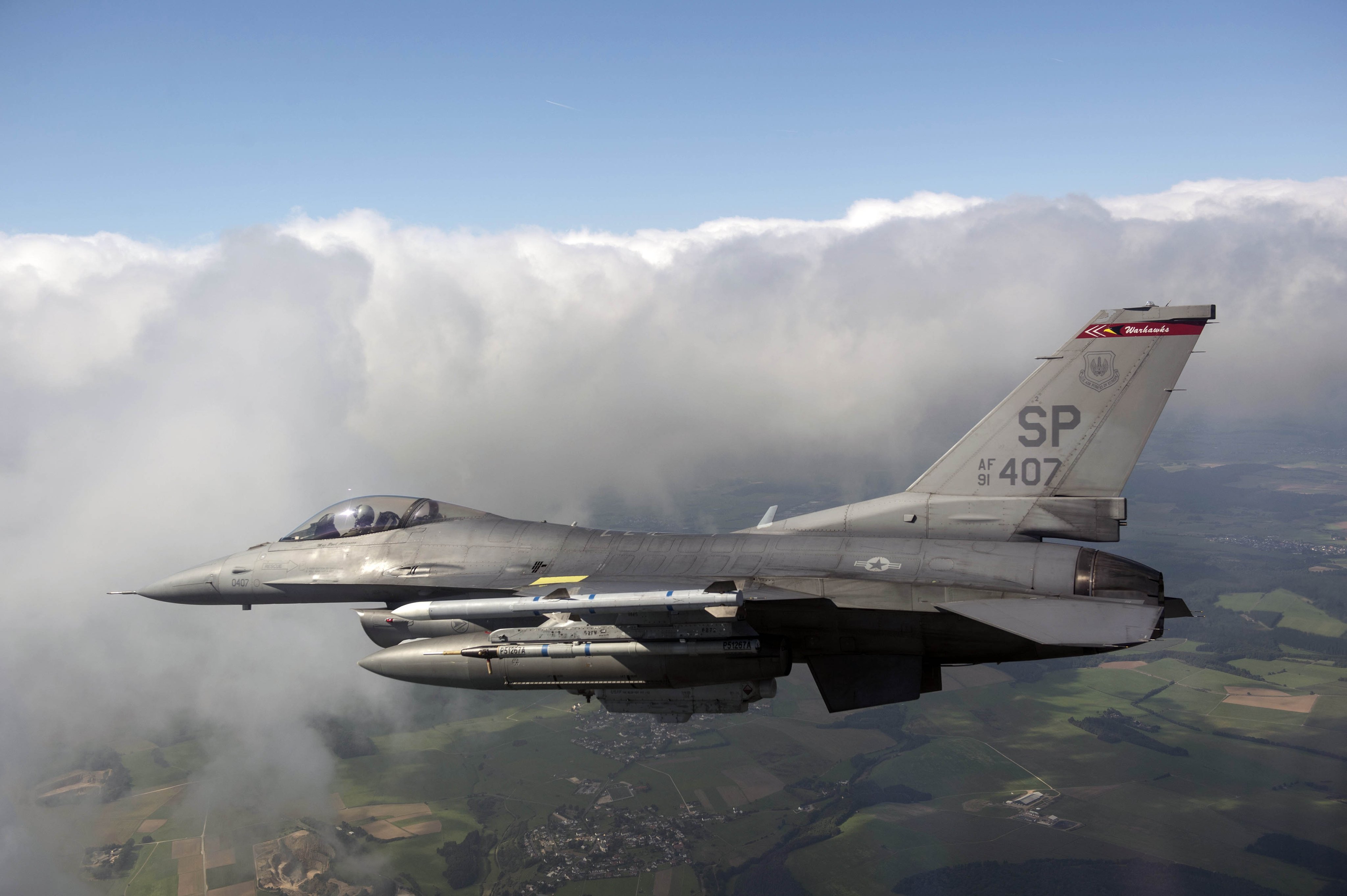 在沖米空軍嘉手納基地 皆さん 昨日のkappyクイズの答え合わせです 正解 B F 16 いかがでしたか F 16ファイティング ファルコンは約マッハ２ 時速約2 400キロ の速度で飛行することが可能です Kappyクイズ F16 T Co Gxs1gsdsc3 Twitter