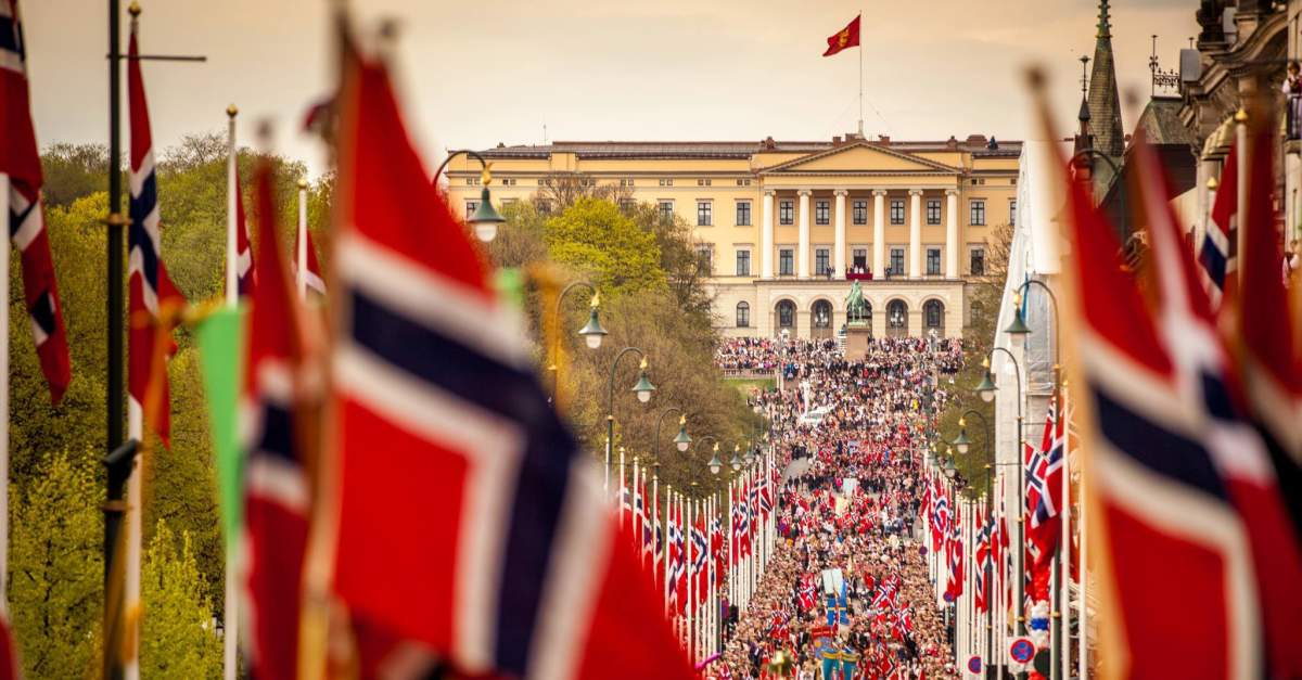 🎊Hurray! It’s 17 May🇳🇴Norway’s National Day❗️
📜The #Constitution of <a href="/Norway/">Norway News</a> was passed unanimously by the Eidsvoll Assembly on 16 May 1814.
🥳Children’s parades, marching bands, traditional costumes, and ice cream form a unique setting of joy. <a href="/EEANorwayGrants/">EEA and Norway Grants</a> <a href="/norwayingreece/">Lajla Brandt Jakhelln</a>