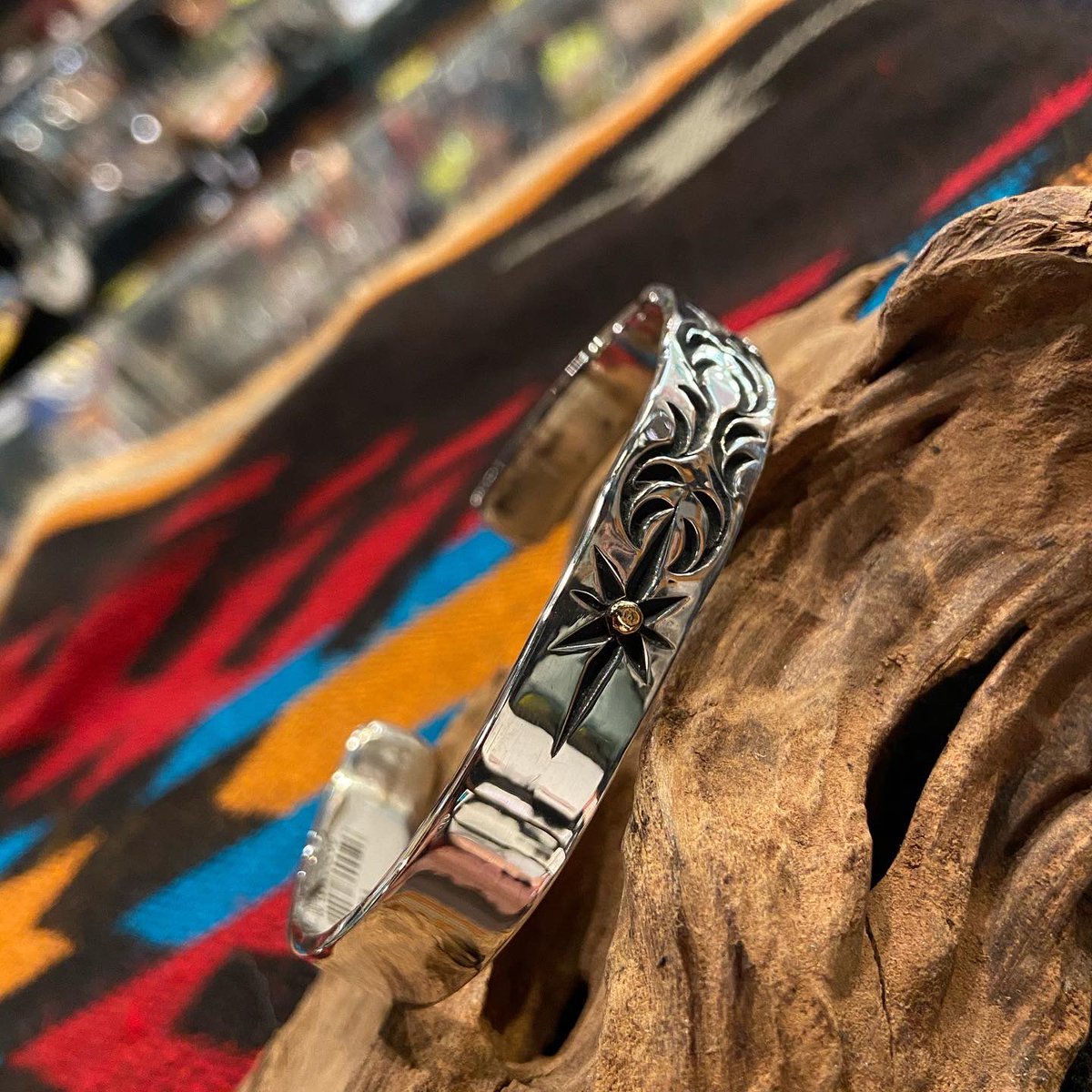 BIG HANDの片面アラベスクバングル✨ 片面シンプルでカッコいいです