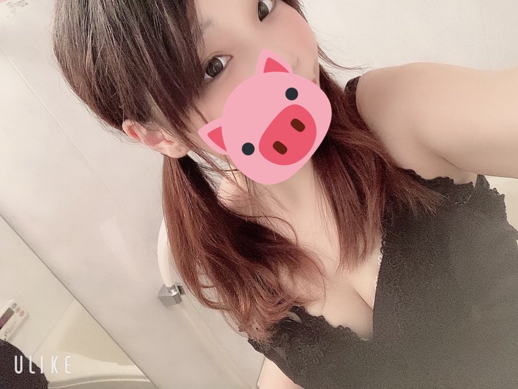 なんか黒いベビードールってちょっとだけえっちっちよね🙊
けど下着も施術着も青とか黒系が好き🤤((ちょい着痩せする))