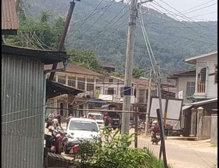 spring21MM's tweet photo. Around 11:40 am on May 17, in the east of #Mogok, Mandalay region,
-Military terrorist forces to stop every passing car and motorcycle on the street  &amp; inspecting every passer-by.
#May17Coup
#WhatsHappeningInMyanmar https://t.co/8HIMc2Qy4e