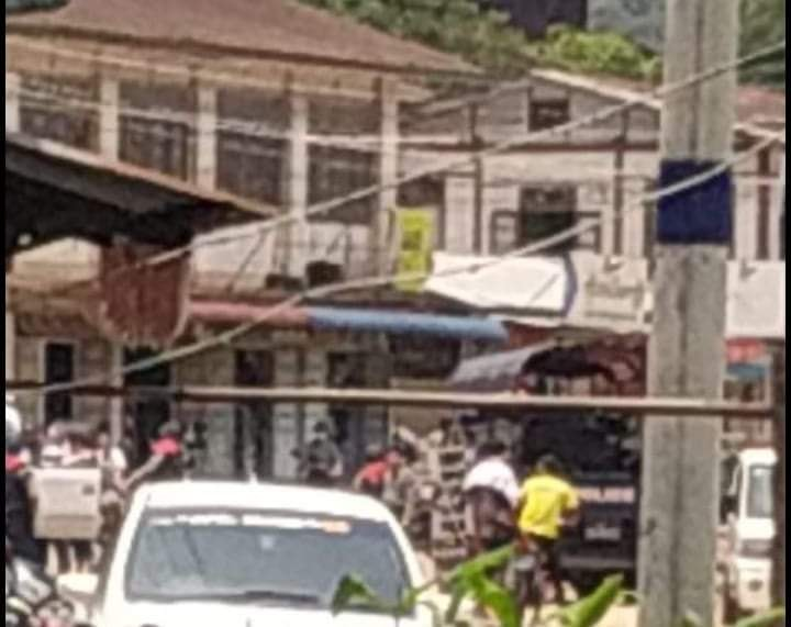 spring21MM's tweet photo. Around 11:40 am on May 17, in the east of #Mogok, Mandalay region,
-Military terrorist forces to stop every passing car and motorcycle on the street  &amp; inspecting every passer-by.
#May17Coup
#WhatsHappeningInMyanmar https://t.co/8HIMc2Qy4e