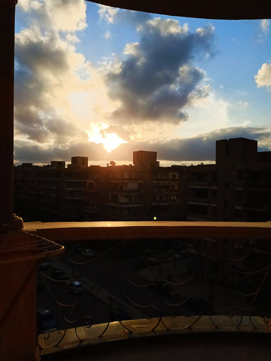 EsraaS94's tweet photo. Sunrise from my balcony ⛅❤️ https://t.co/g6GCVpeFTw