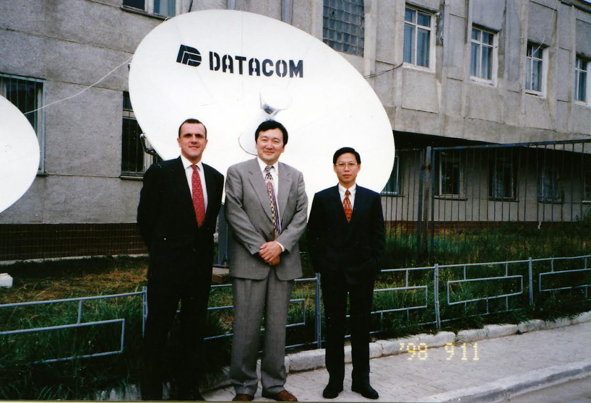 enkhbat's tweet image. Интернэт бол АНУ санаачилсан, нээлттэй, технологи-  ШУ-ы төсөл. Орон бүрийн инженерүүд, эрдэмтэд оролцож хөгжиж ирсэн гайхалтай бүтээл. ЗГ, төрийн оролцооноос харин ч зай барьдаг зарчимтай. Түүнийг худалдаж авдаггүй, зөвхөн хамтарч бүтээж явдаг загвартай