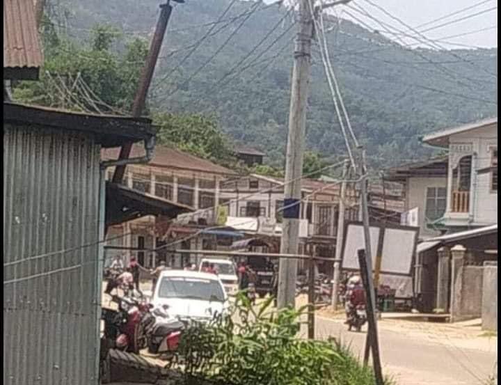 East of Mogok,Mandalay Division 
Terrorists (Myanmar security forces) with Four military trucks are inspecting motorcycle’s toolbox and civilian’s belongings.
#May17Coup #WhatsHappeningInMyanmar