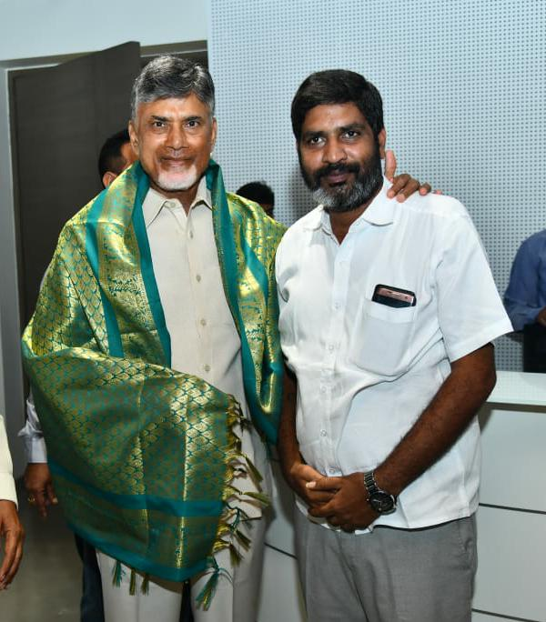 ncbn's tweet image. తెలుగుదేశం పార్టీ నేత, టి.ఎస్.ఎన్.వి తెలంగాణా విభాగం అధ్యక్షులు శ్రీ బాలసుబ్రహ్మణ్యం గారికి జన్మదిన శుభాకాంక్షలు. మీరు పార్టీ బలోపేతానికి చేస్తున్న కృషి ప్రశంసనీయం. మీరు మరెన్నో సంతోషకరమైన పుట్టినరోజు వేడుకలు ఆనందారోగ్యాలతో జరుపుకోవాలని మనస్ఫూర్తిగా కోరుకుంటున్నాను.