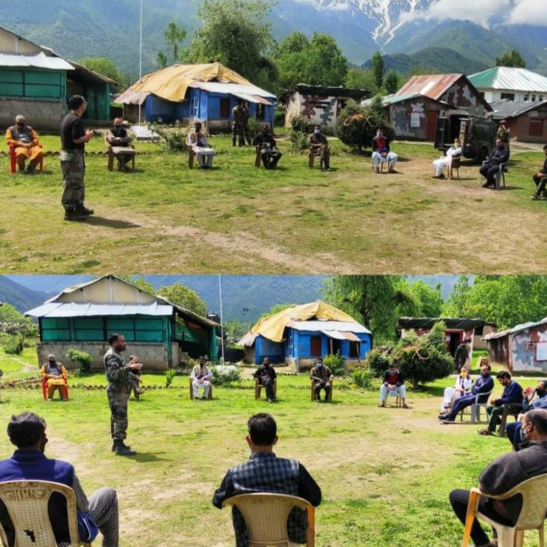 VadiyeK's tweet photo. #IndianArmy interacted with the Sarpanchs and Namberdars of neighboring villages at #Kanchloo #Kulgam to spread awareness on #COVID19 & advised them to take precautionary measures in their areas. https://t.co/YpRHgXBGJ4