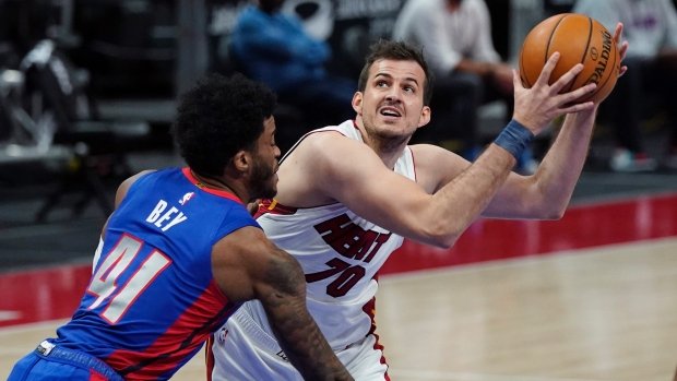 lerookierama's tweet photo. Saddiq Bey comptabilise 22 points, 5 rebonds et 4 passes décisives pour les Pistons. Killian Hayes score 10 points et délivre 4 assists. https://t.co/88GPg4lraq