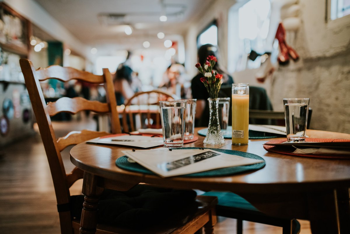 PMGservicesbris's tweet photo. Today is the 17th May and more restrictions are easing πΉ If you're planning to visit a restaurant over the next few weeks then support your #local independent businesses, they need your custom now more than ever! π§ π
#Lockdowneasing #Eatlocal #Bristol #Eatingout #Indooreating https://t.co/0roKKKGzdW