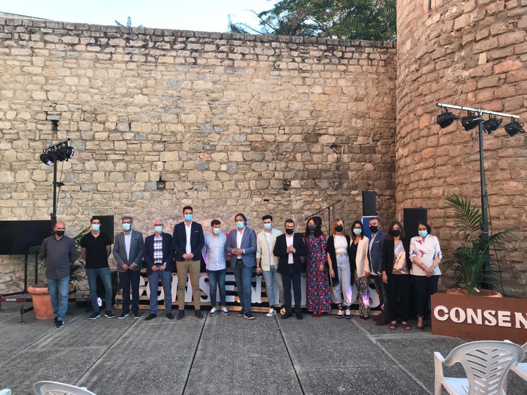 dipujaen's tweet photo. 🎶 @FranLozanoB asiste a la presentación del ciclo “Consentidos. Jaén Music Experience”

🎤 La artista sevillana Rosario La Tremendita ha sido la encargada de dar comienzo esta segunda edición

👉🏼 Proyecto de colaboración entre el @AytoJaen y @dipujaen https://t.co/RBkHoXa32f
