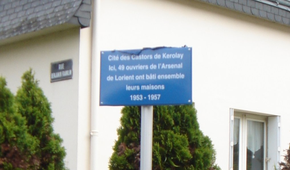VilledeLorient's tweet photo. #CeJourLà 
📅 C'est arrivé un 29 mai à #Lorient 
👉 En 2018, pose de plaques commémoratives à l'entrée des cités des Castors de #Kerolay et de #Kersabiec
ℹ https://t.co/jgemlGlKVT
@ArchivesLorient https://t.co/tJlxXNkDUj