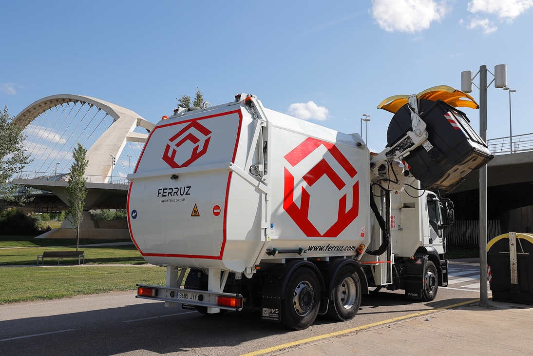 grupoferruz's tweet photo. El Grupo Industrial Ferruz termina con éxito dos semanas de prueba de su recolector de #RSU en colaboración con @FCC_Group y el Ayuntamiento de @zaragoza_es https://t.co/H1PvT9vDGs https://t.co/SZhPSntrCJ