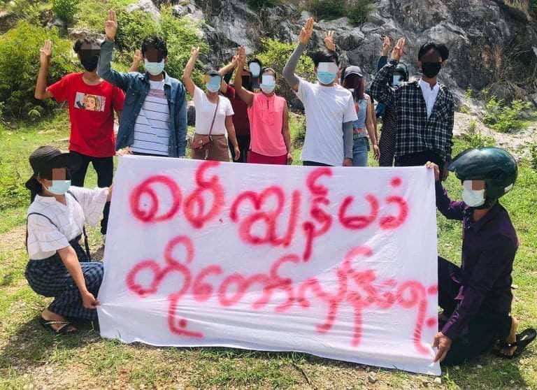 YaminKyiPhyu3's tweet photo. Mawlamyine youths staged a protest this morning with the banner “ Our revolution against military junta”  #WhatsHappeningInMyanmar  #May17Coup  #OpposeSlaveryEducation https://t.co/a7ryU7oB5M