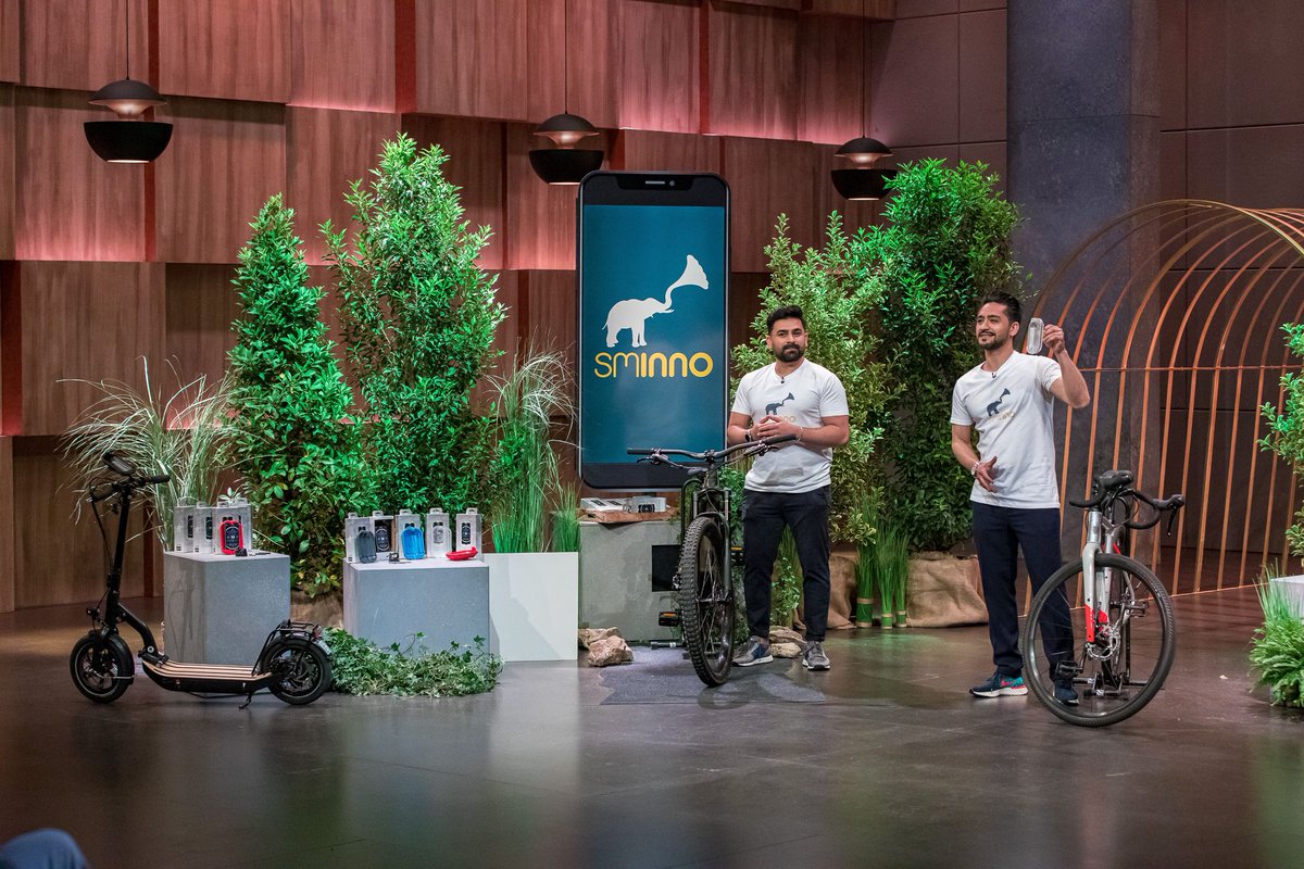 ES IST SOWEIT 🤩!!! Heute Abend ab 20:15 Uhr sind wir auf <a href="/vox/">Peggy Miles</a> bei @diehoehlederloewen.vox ⁠zu sehen 🦁⁠Ob die Löwen und Löwinnen mit uns Cruisen? 
Wir hoffen ihr drückt uns alle die Daumen und schaltet ein!⁠📷TVNOW / Bernd-Michael Maurer #dhdl #primetime #sminno #vox #startup