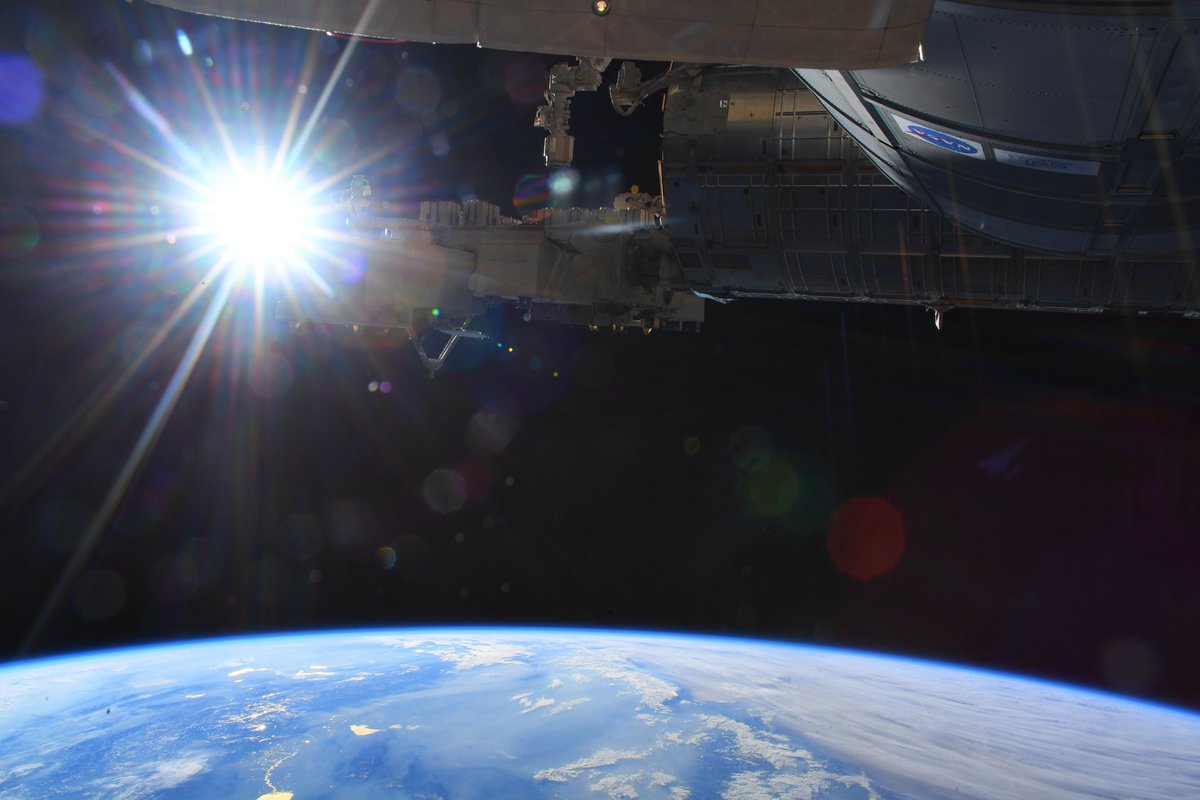Thom_astro tweet picture