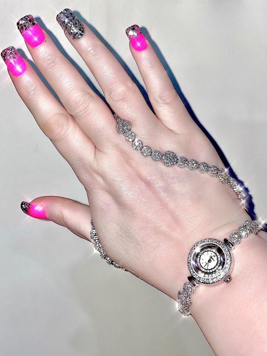 pritisahani02's tweet photo. Donβt be afraid to sparkle a little brighter. β¨π«
#Claw β‘ Most Creative & Unique Nail Studio. π
For appointments
CLAW Nails DELHI
π² 9811197099, 9871798965
#friendswedding #lockdownnails #nailart #nails #clawnails #naildesigns #nailspa #nailstudio #theclawexperience π
https://t.co/cZm7XMlcm4