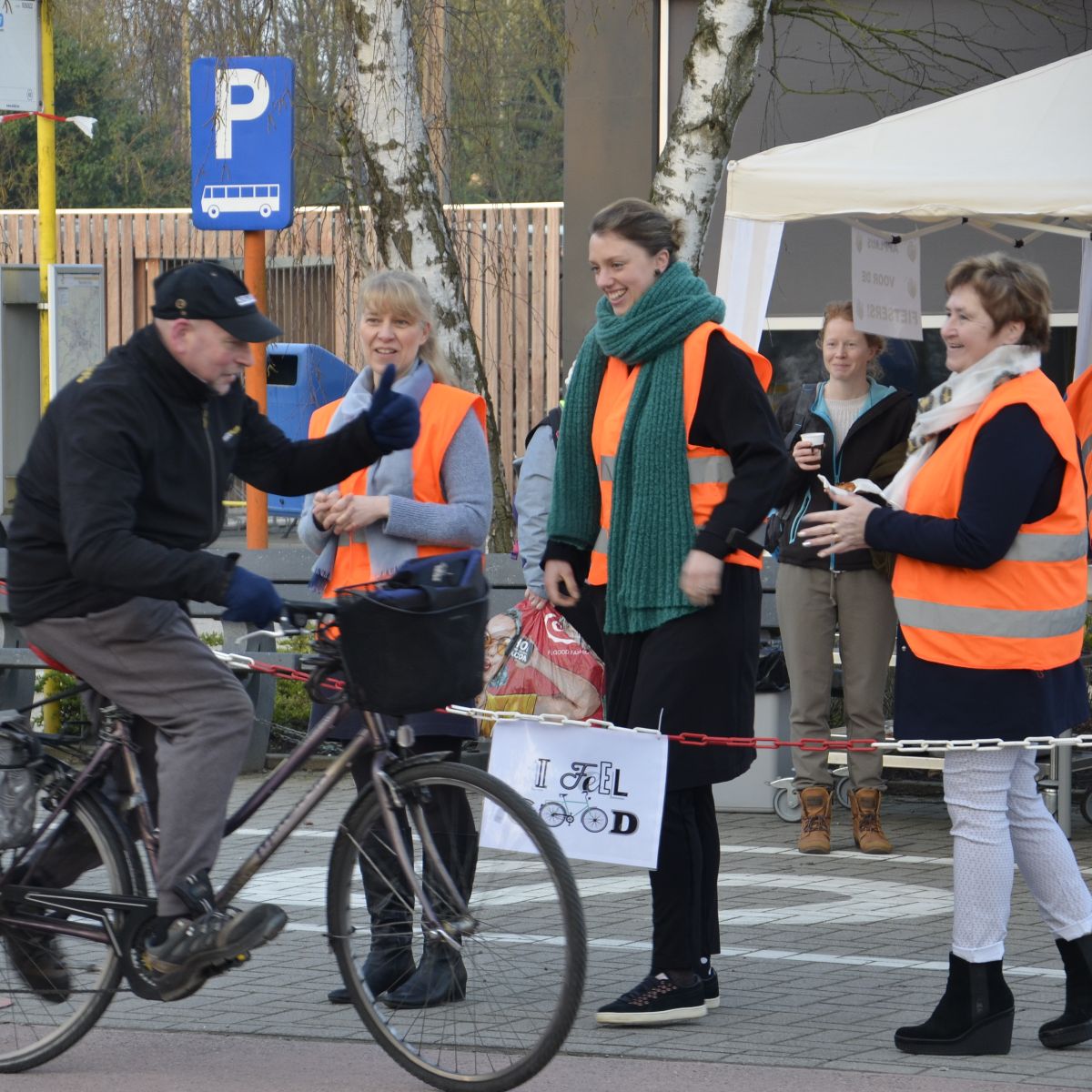 FietsLier's tweet photo. Vorig jaar hebben we helaas om gekende redenen moeten annuleren, maar op Wereldfietsdag donderdag 3 juni zal overal weer #fietsapplaus weerklinken. Wil je mee applaudisseren in Lier en Koningshooikt? Ontdekt het hier snel! - https://t.co/Hh1BtcKchN https://t.co/BK9bV9KEYk