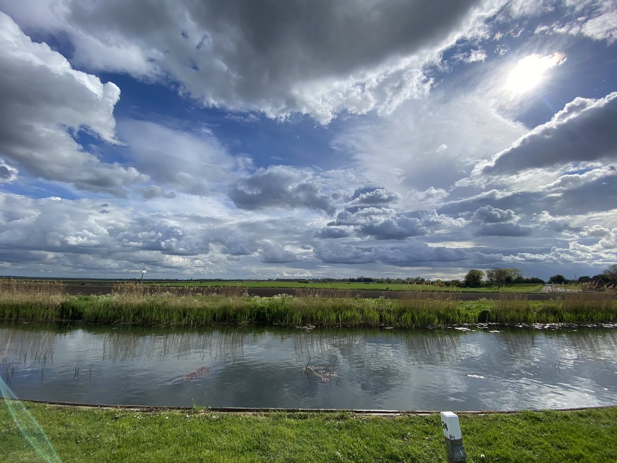 nigelgutgenug's tweet photo. Fen Skies are pretty special. I cannot recommend highly enough going for a walk around @WickenFenNT very good for the soul. Take some binos if you have them. 

#thefens #fascinatingfens #wickenfen #outsideisfree #upware #cloudporn #fenland #cambridgeshire #narrowboat https://t.co/GQVTFsXMoD