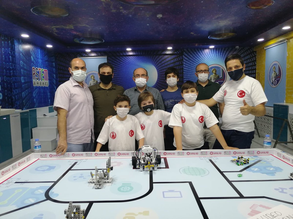 konyamem's tweet photo. Eğitim Robotları Yarışması (WER) 2021 Yılı Dünya Birincisi olan Selçuklu  Kaşgarlı Mahmut Ortaokulu öğrencilerimizi ve öğrencilerimize emek ve destek veren tüm veli, öğretmen ve okul yöneticilerimizi tebrik ediyoruz.
@ziyaselcuk 
@TCKonyaValiligi 
@SeyitAliBuyuk https://t.co/8GDJAJIvIK