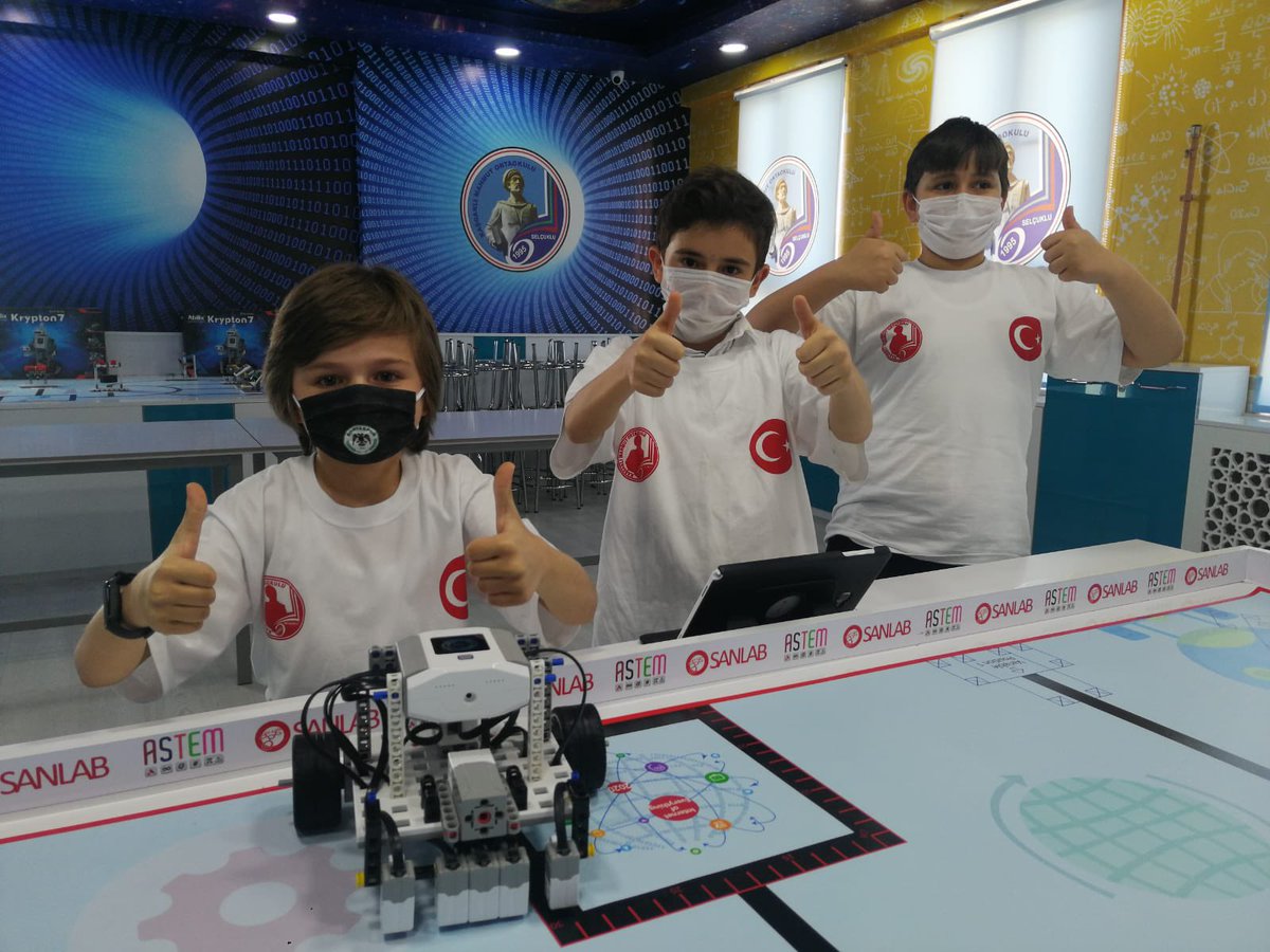 konyamem's tweet photo. Eğitim Robotları Yarışması (WER) 2021 Yılı Dünya Birincisi olan Selçuklu  Kaşgarlı Mahmut Ortaokulu öğrencilerimizi ve öğrencilerimize emek ve destek veren tüm veli, öğretmen ve okul yöneticilerimizi tebrik ediyoruz.
@ziyaselcuk 
@TCKonyaValiligi 
@SeyitAliBuyuk https://t.co/8GDJAJIvIK