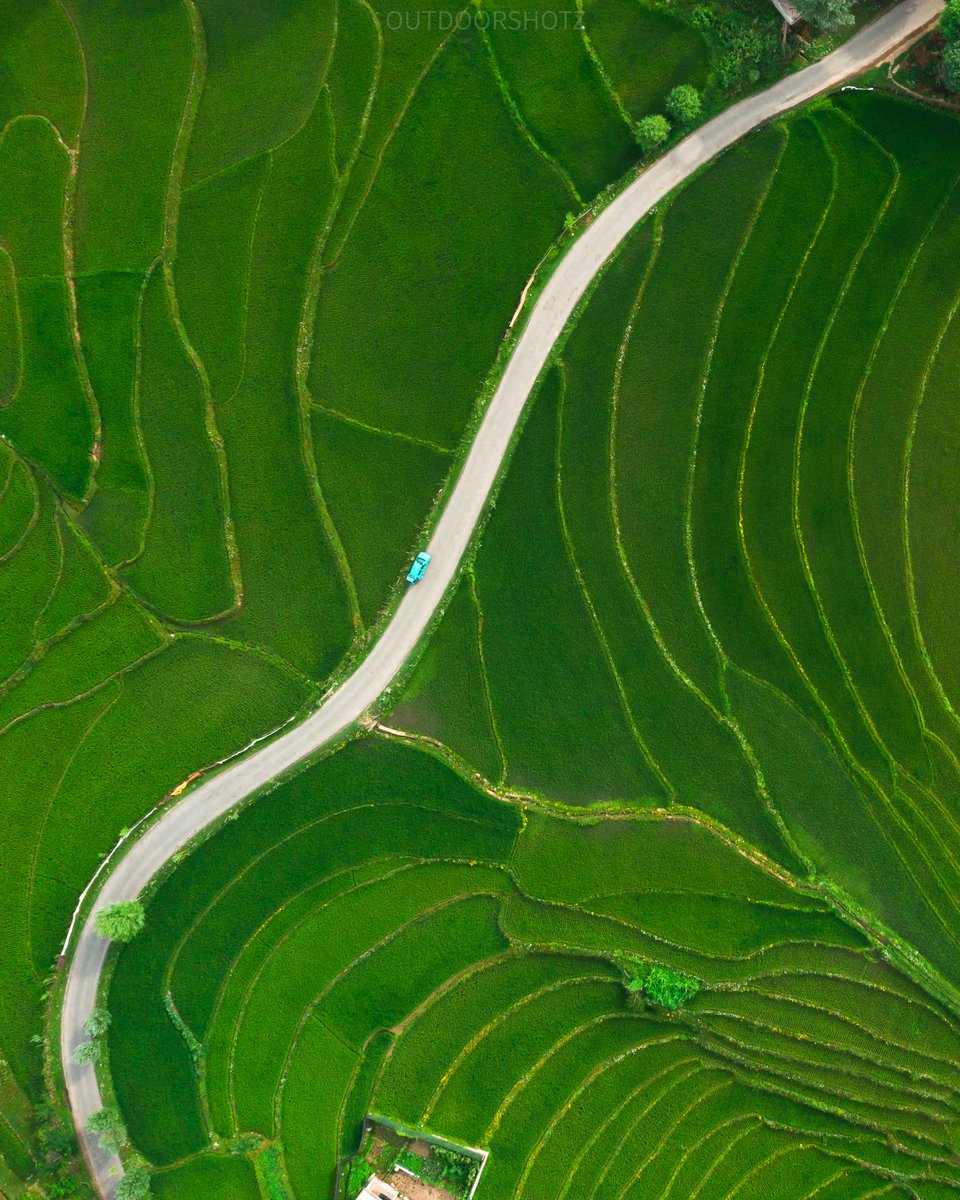 Rice terraces of kashmir.

#visualart #visualambassadors #earthoutdoors #outdoortones #earthpix #dronephotography #aerialsilks #himgeo #tripotocommunity #outdoorshotz