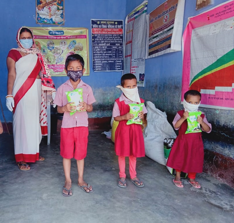 WeCan4Poshan's tweet image. Under Supplementary Nutrition Program, @BiharIcds in partnership with Bihar State Milk Co-operative Federation is distributing milk to the pre-school children in AWC, following the #covid19protocols, Aurangabad #IndiaFightsCorona 
@BRPOSHAN @PIB_Patna @MinistryWCD @aliveandthrive