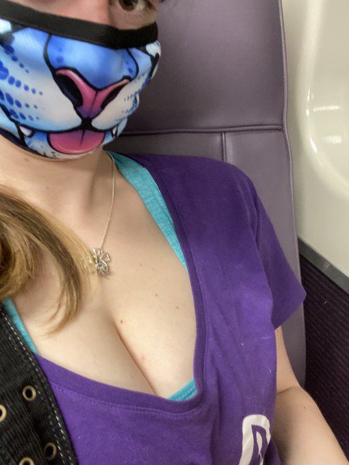 On a train and a little bored. https://t.co/aWPQc2dtwe<a href="/tag/aesthetics"class="tags"><span>#aesthetics</span></a><a href="/tag/choker"class="tags"><span>#choker</span></a><a href="/tag/collargirl"class="tags"><span>#collargirl</span></a>