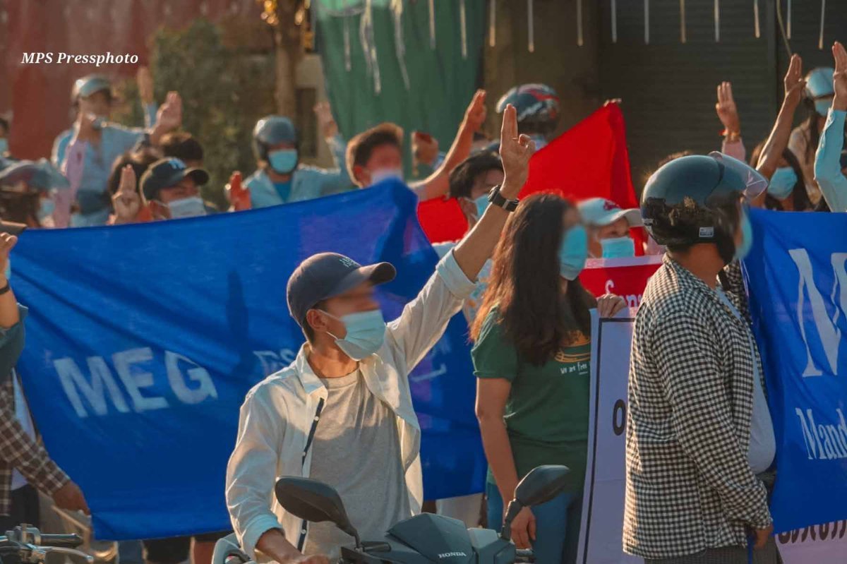 Myanmar_Now_Eng's tweet photo. Engineers in Mandalay organised an anti-regime rally on Monday, riding motorbikes and carrying banners identifying them by their profession. (Photo- CJ)
#WhatsHappeningInMyanmar https://t.co/N8QZwLmdPy