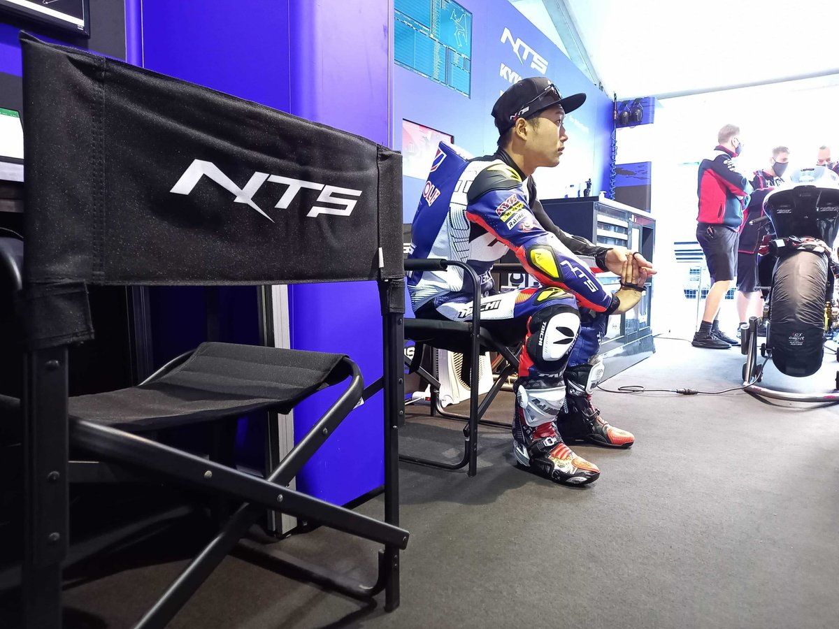 唯一の日本製Moto2コンストラクター」として世界で活躍されているレーシングチーム「NTS RW Racing GP」で、弊社チェア「ブランディングチェアACE」をご使用いただいています！
海外で弊社商品をご使用いただいているお写真、とっても嬉しいです😊
#motogp 
#ntsrwracinggp 
#ブランディングチェアace