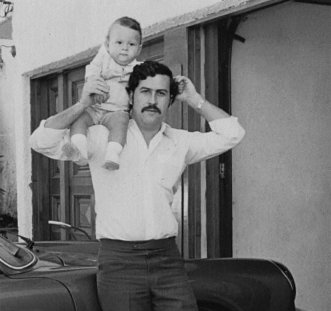 underscoreurb's tweet image. Narcos