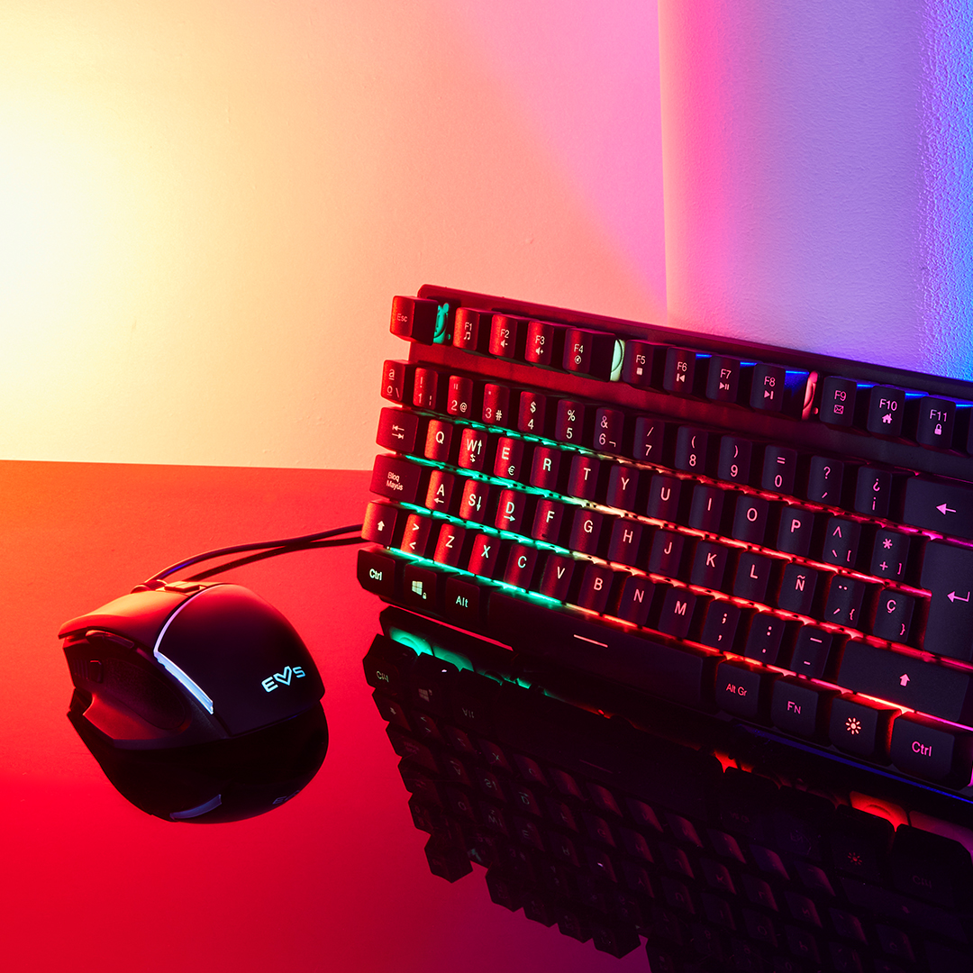 EnergySistem's tweet photo. SORTEO DEL DÍA DE INTERNET 🌐 ¡Hasta el domingo 23/05!
Gaming Keyboard ESG K2 Ghosthunter y Gaming Mouse ESG M2
👉 RT y sigue a @EnergySistem 
✍️ Comenta en la publicación con #HappyInternetDay y a qué jugarás con tus nuevos Keyboard ESG K2 Ghosthunter y Mouse ESG M2 https://t.co/lnjyYfSOuV