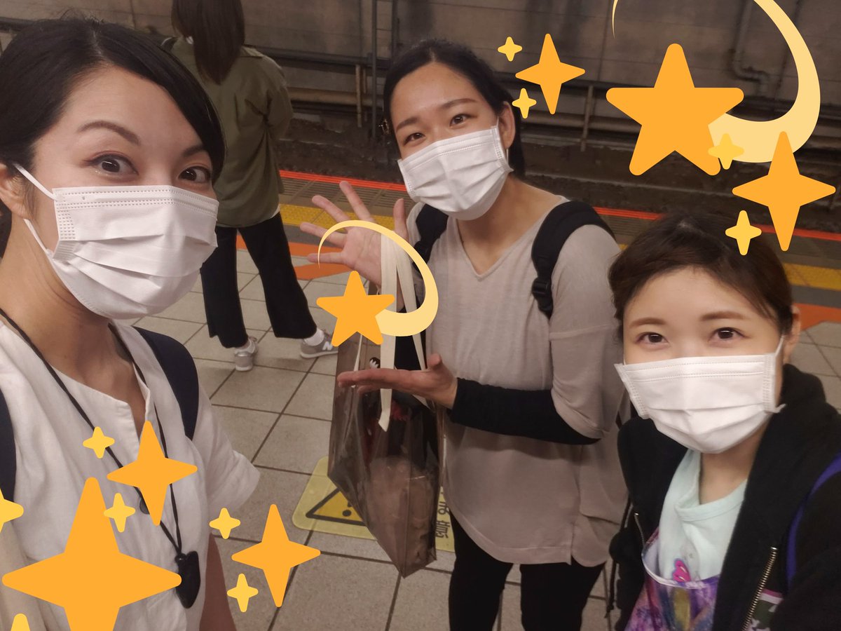 先日のお稽古では、お互いの振りを見たり、振りの繋げ方の確認などを行いました。
10分もない短い演目でも
色んな要素がギュっと詰まっているのが日本舞踊の特徴の一つかと😁

お稽古の写真をいつも取り忘れてしまうので、帰りに撮ってもらいました笑

#日本舞踊
#茅ヶ崎
#川口流
#うみかぜテラス