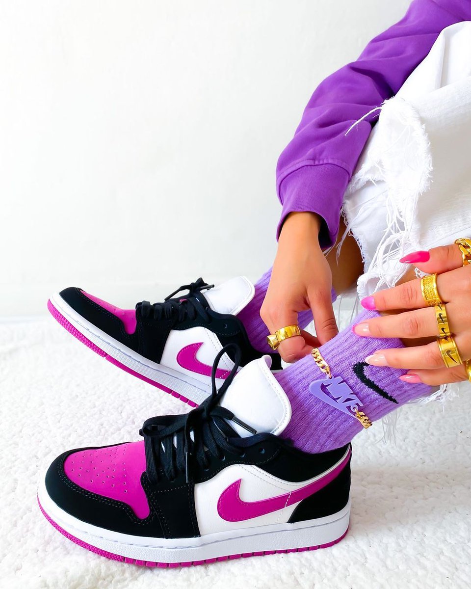 "UNLOCKED" EXCLUSIVE
Air Jordan 1 Low "Black Cactus Flower" (Women's)

To qualify:
1. RT this post
2. Sign up via the link in our bio under "Unlocked" Exclusive

All participants must have a customer account/be following <a href="/TheClosetInc/">The Closet Inc.</a>

Photo creds: <a href="/sallyssneakers/">Sallyssneakers</a>