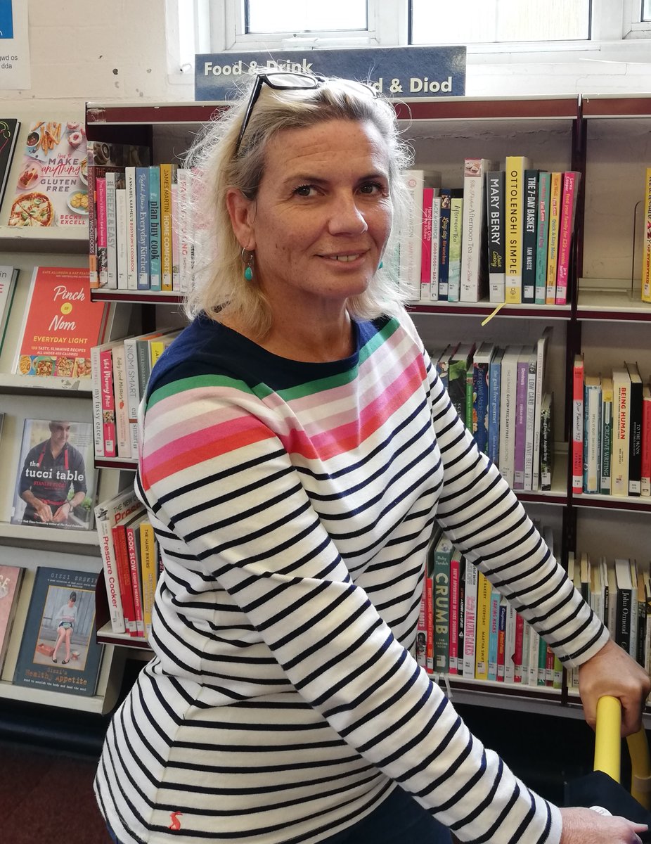 Discovermore's tweet photo. Cwrdd a rhai o’r tim...Claire
Meet some of the team...Claire
#LlyfrgellSgeti
#SkettyLibrary https://t.co/LmGRXP1iR8