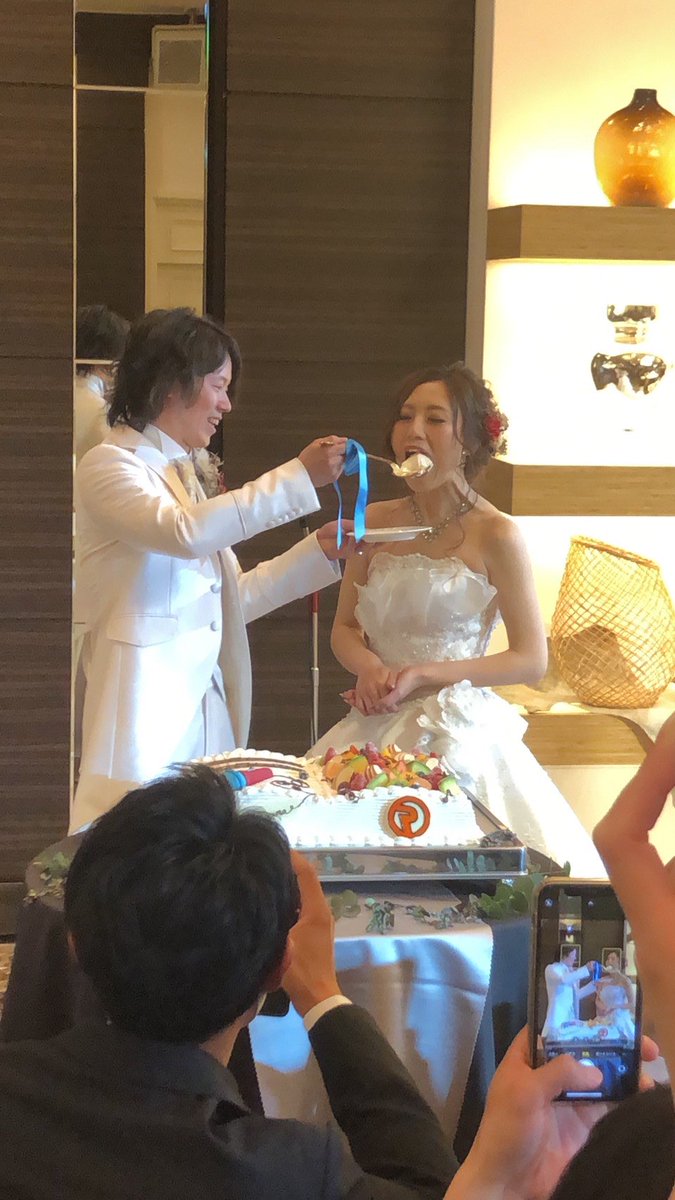 rinsakyo's tweet photo. 実は、過去に結婚式を挙げてました💕

一年延期して挙げれるかも危うくなってた時もあったけど、やってよかった😭
そして、ORANGE RANGEのおかげで沢山のご縁があった事に心から感謝😭
結婚できたのもレンジのおかげ��
ライブで一緒に騒ぐレンジ繋がりの友達が自分の結婚式に出席する時が来るなんて😭 https://t.co/JbKtBBw6iv