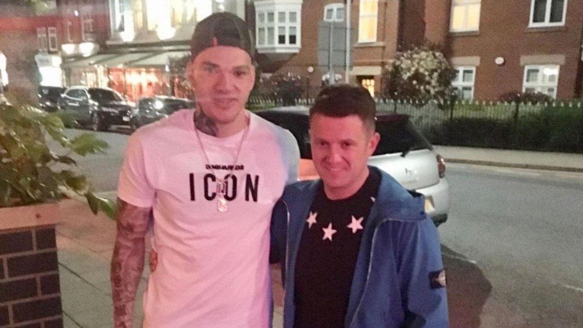 TopCornerr's tweet photo. Here's one of our employees Thomas, who has met someone famous outside the shop. Things you love to see! #theresonlyonetommy https://t.co/cwYuoQnmq9