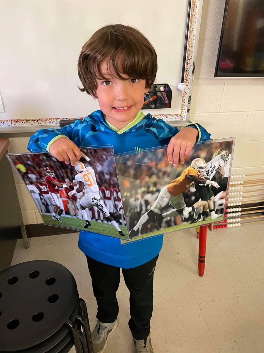 When a 1st grader in Georgia expressed his love for the TN Vols, this player came thru for him! @Darel__ Wyatt was so excited to get your package! Thank you for your kindness & #volunteerspirit for this little #VFL! 
m.facebook.com/story.php?stor…