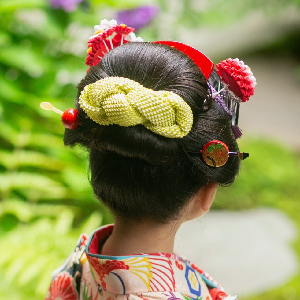 京都 おはりばこ 七五三成人式髪飾りコーディネート相談受付中 A Twitter 日本髪の後ろ姿 本当に好き このちょっと重たげな感じが お袖の長い晴れ着とのちょうどよく調和するのですよね