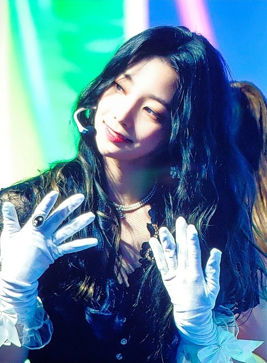 YeonHeeYa_RP's tweet photo. 210517 링링 쇼케이스 로켓펀치 김연희 프리뷰

#로켓펀치 #RocketPunch
#김연희 #YEONHEE

@RocketPunch
@RCPC_members

여니야♥ https://t.co/DIGfE2xAlO