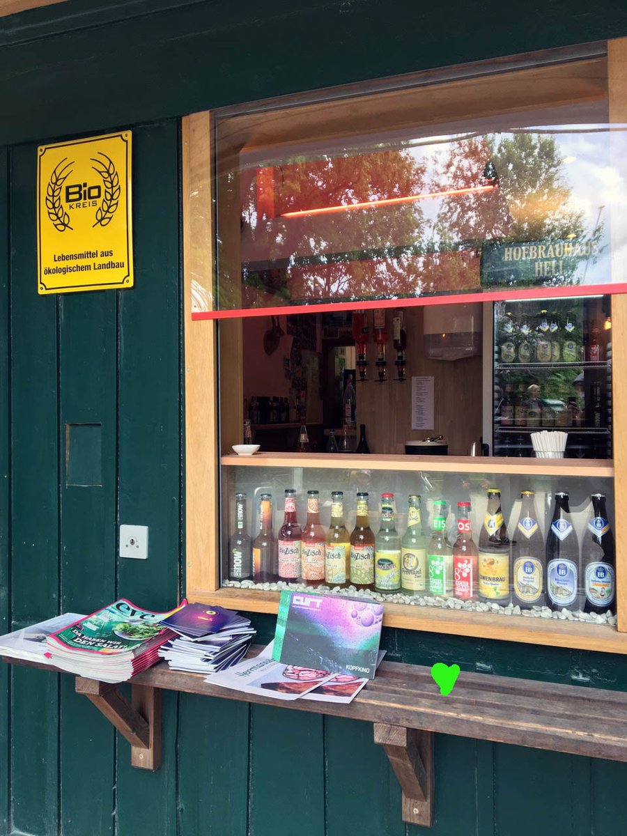 #curtDealer #englischergarten 

Im MilchHäusl Imbiss &amp; Biergarten gibts 100% bayerische Öko-Speisen und unser aktuelles Magazin curt #94 🥰 
* milchhaeusl.de * Königinstr. 6