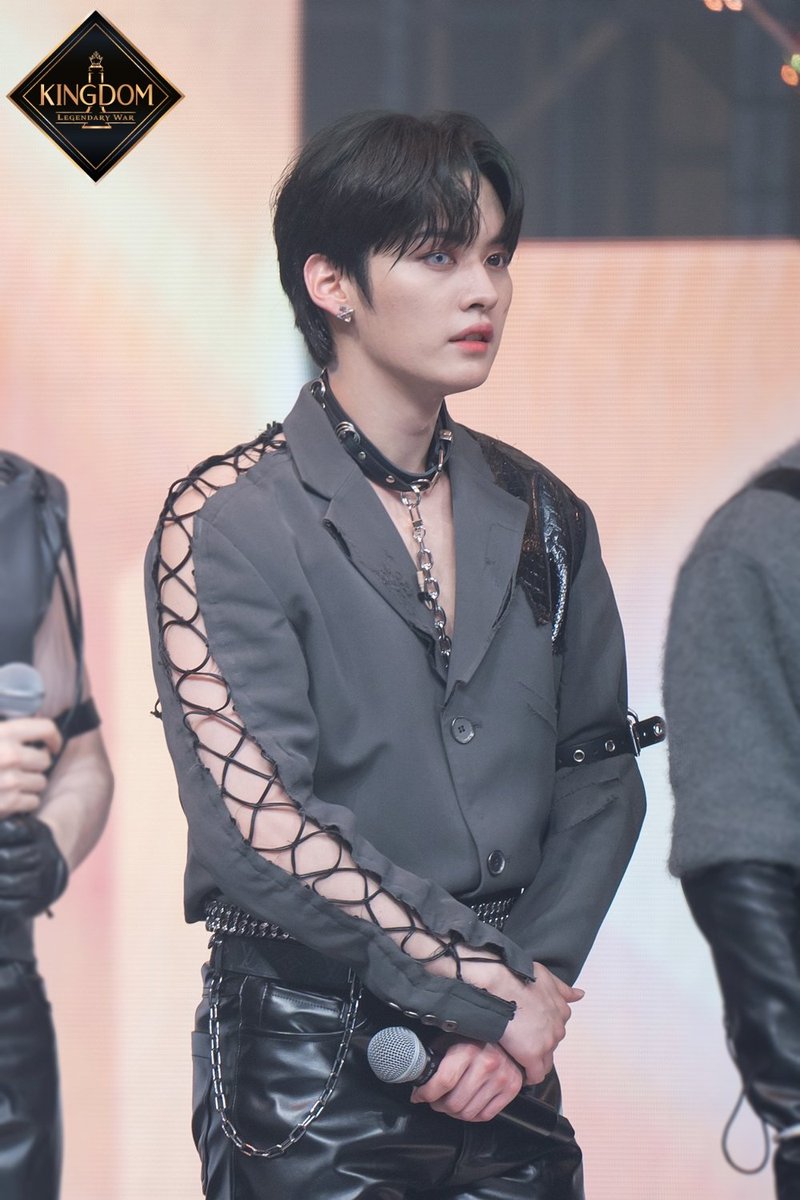 Lee Know Kingdom / Stray Kids Lee Know Represents The Group For This