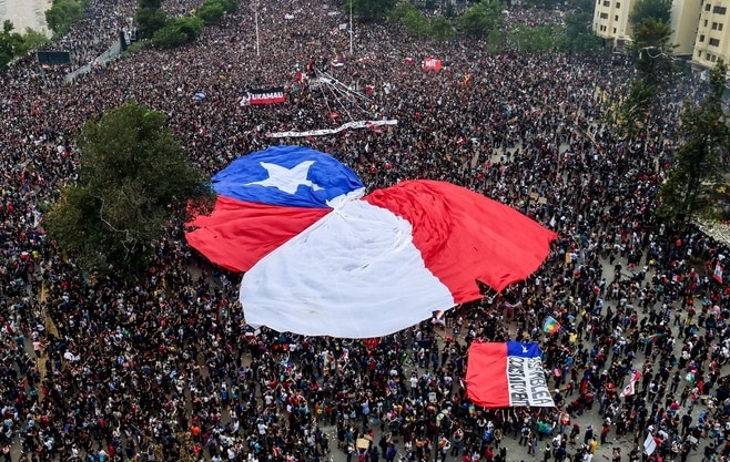 Hace tanto tiempo que el pueblo de Chile no ganaba algo!
Hoy despertamos más felices porque en Chile la derecha no escribirá la nueva constitución y sin dudas el país será más justo!

Felicitaciones al pueblo de Chile y ahora que nada nos detenga.

#Elecciones2021CL