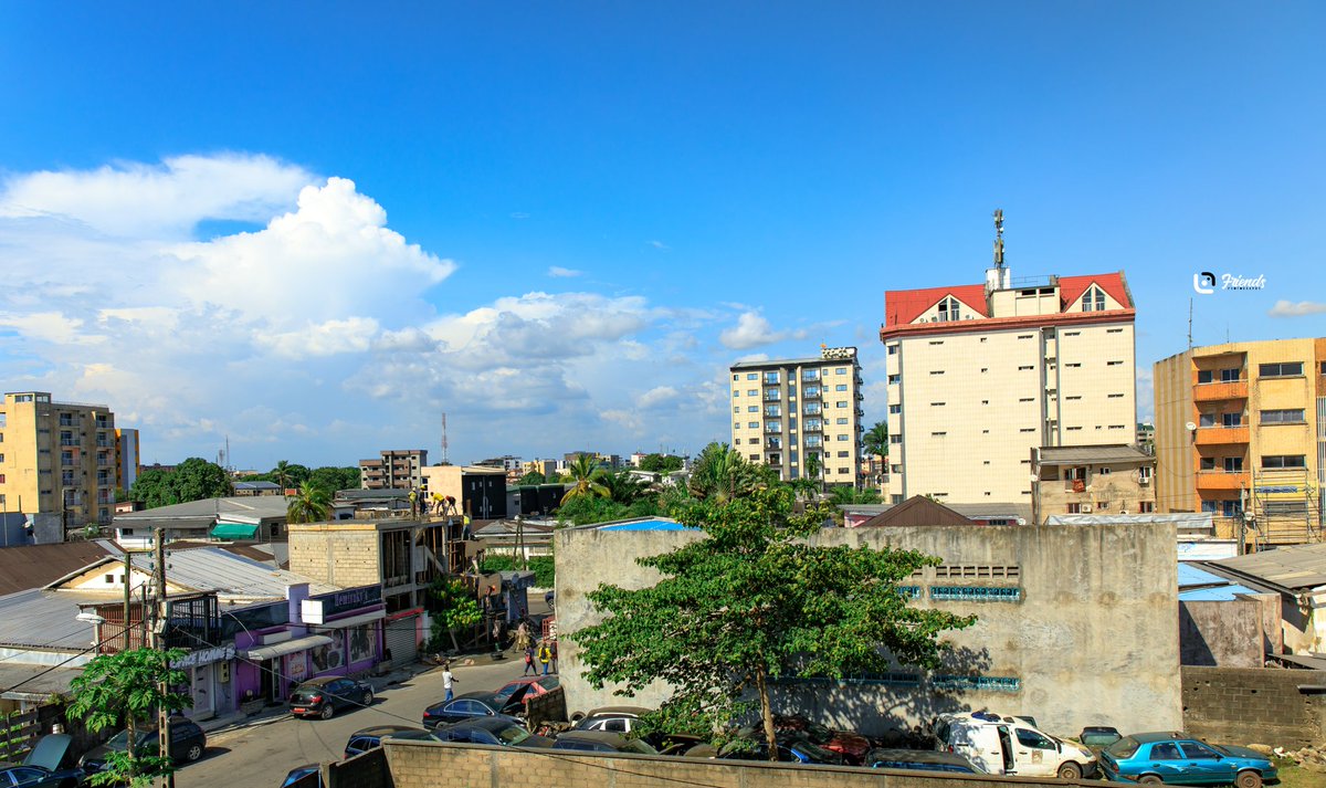 StephaneNounamo's tweet image. Cite ce tweet avec une photo d&apos;un paysage qui te plaît bien faite par toi et précises le lieu en légende.

Embellie là comme tu l&apos;entend avec tes appli ou pas.

Si tu veux faire un film, il te faut juste un truc qui filme 
_ @Orel_san 

《Bali, depuis le bâtiment Rsi Radio》