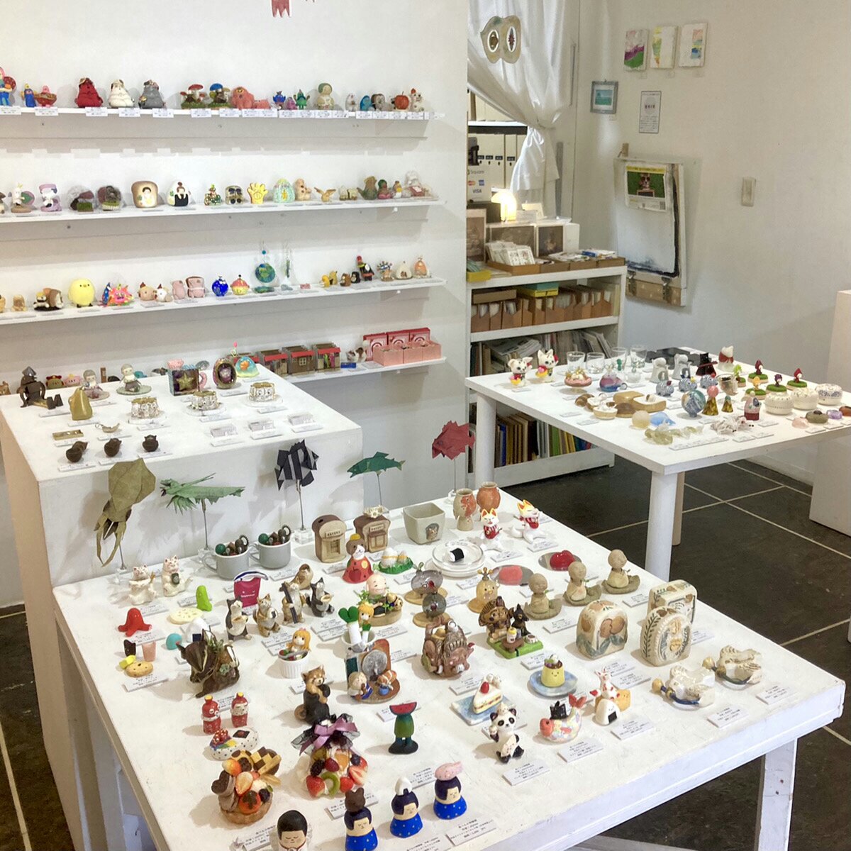 _ATELIER_001's tweet photo. ピカレスクアートギャラリーさんの企画展 #食べるの神様展 の店頭開催がスタートしました。オンラインでも引き続き開催されています。どうぞご覧ください。

オンラインページ
https://t.co/PGt5yfBsKG https://t.co/NjvDrtY968