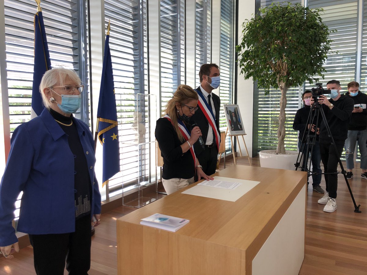 lemouvementinfo's tweet photo. Inauguration de la nouvelle dénomination de la salle des #mariages #HarveyMILK de #Montpellier, « en présence du premier couple officieux, en 2011 ». #17mai @montpellier_ @MDelafosse @Radia_Tikouk @mander https://t.co/zJ6otFnXoE